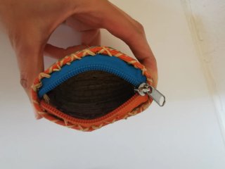 Cartera de fibra vegetal multicolor
