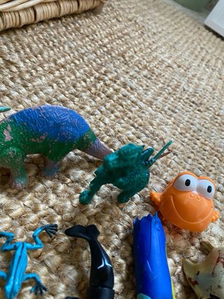 Lote de muñecos animales y dinosaurios