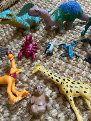 Lote de muñecos animales y dinosaurios
