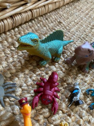 Lote de muñecos animales y dinosaurios