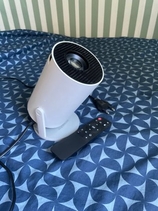 Proyector blanco pequeño