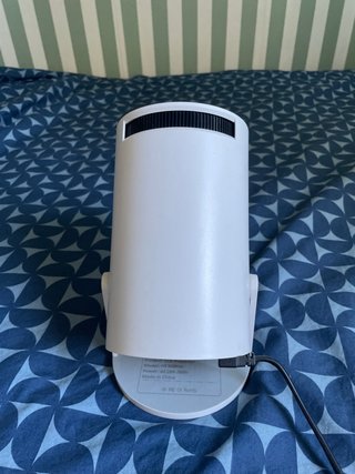 Proyector blanco pequeño