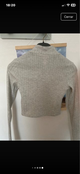 Jersey gris de cuello alto
