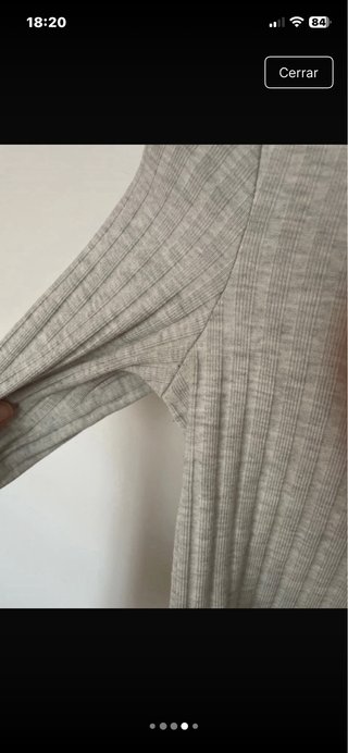 Jersey gris de cuello alto