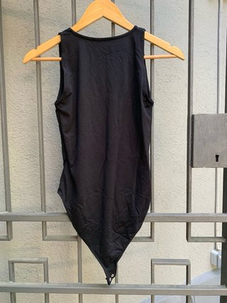 Body negro de tirantes