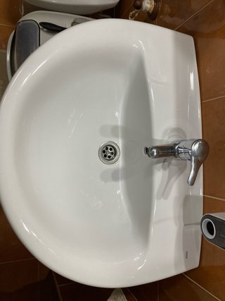 Lavabo de porcelana con pedestal