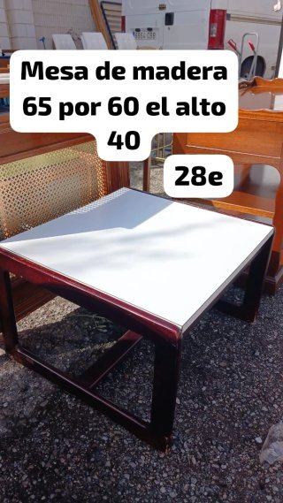 Mesa de madera 65x60x40cm 28€
