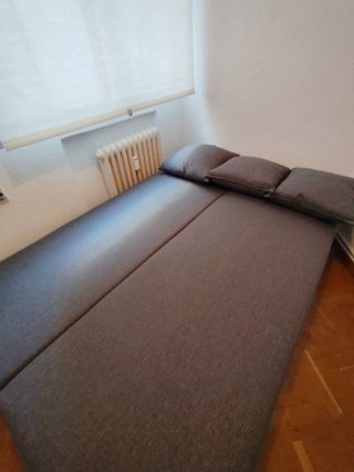 Sofá cama (1.30) con 3 plazas color gris.