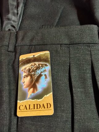 Traje de caballero gris oscuro sin estrenar