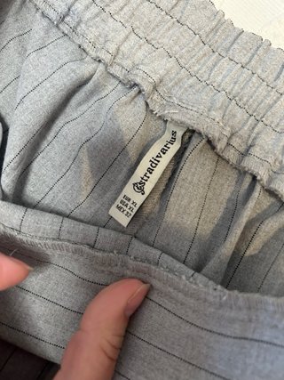 Pantalón de vestir Stradivarius gris