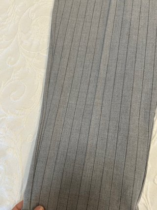 Pantalón de vestir Stradivarius gris