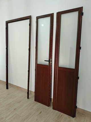 Puerta aluminio imitación madera