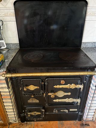 Cocina Hergom Bilbao Negra y Dorada