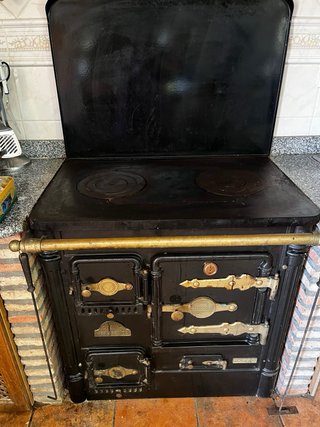 Cocina Hergom Bilbao Negra y Dorada
