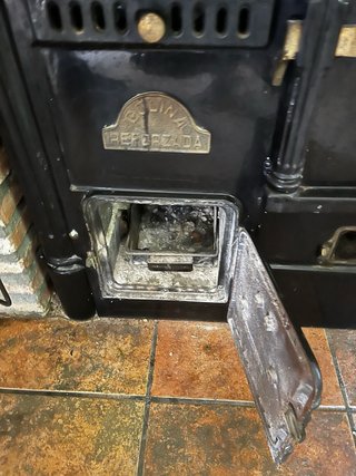 Cocina Hergom Bilbao Negra y Dorada