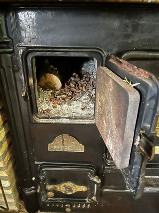 Cocina Hergom Bilbao Negra y Dorada