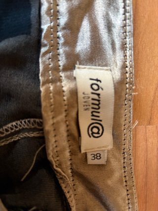 Pantalones cortos dorados Formula Joven T38