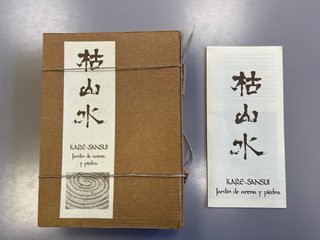 Jardín zen de arena y piedra. KARE-SANSUI