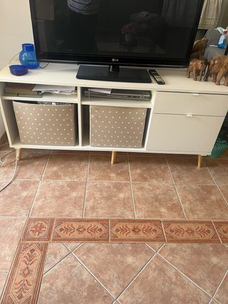 Mueble aparador blanco patas madera