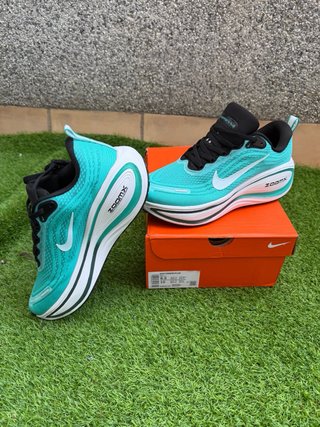 Nike Vomero Plus Talla 42 Trail Running