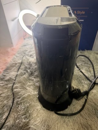 Macchina da caffè DeLonghi in acciaio inossidabile con pompa