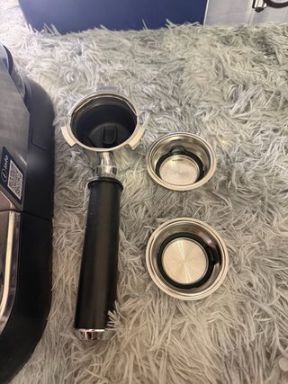 Macchina da caffè DeLonghi in acciaio inossidabile con pompa