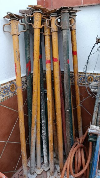 12 und de Puntales de obra metálicos a 1,70 m