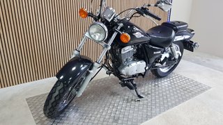 SUZUKI GZ 125 MARAUDER