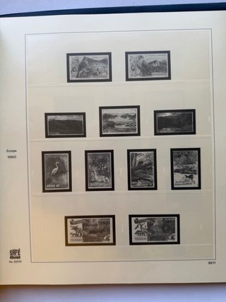 Álbum Sellos Europa 1998/2000 Vacío 44 PAG.