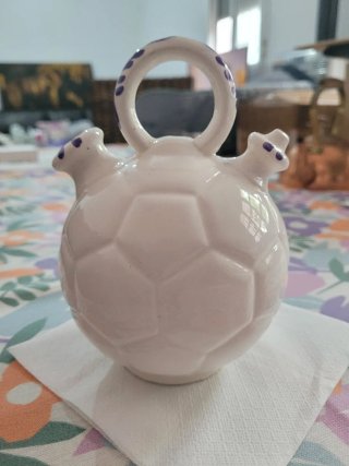Botijo  de ceramica "Aquí vive uno de Madrid"