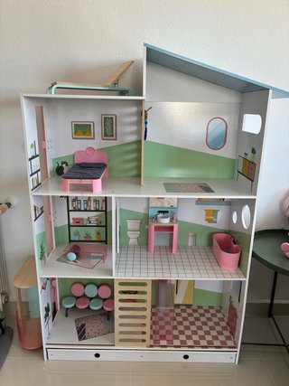 Casa de muñecas de madera