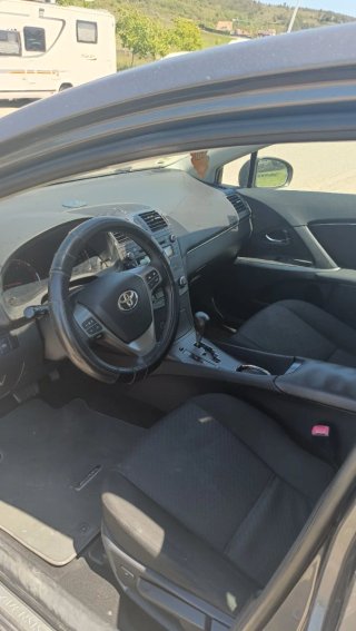Toyota Avensis 2011