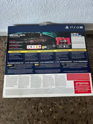 Scatole PS4 Pro e Xbox One