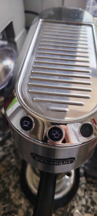 Macchina da caffè espresso DeLonghi Dedica