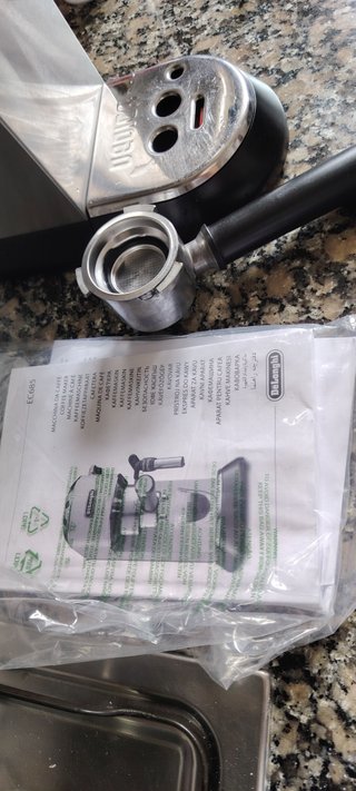 Macchina da caffè espresso DeLonghi Dedica