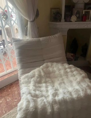 Sofá estilo Togo beige y blanco