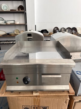 Plancha Eléctrica Cromada Nueva