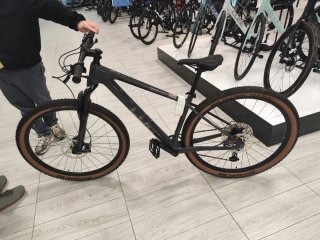 Bicicleta Cube Reaction C:62 Pro Carbono