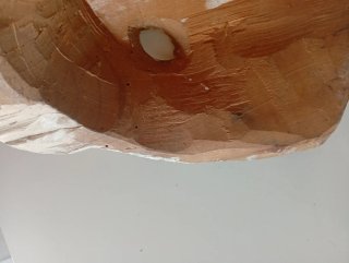 Máscara de madera artesanal multicolor