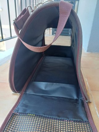 Transportín para perros con diseños.