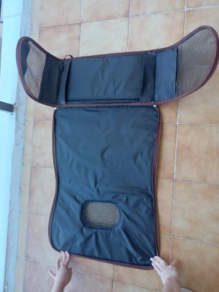 Transportín para perros con diseños.