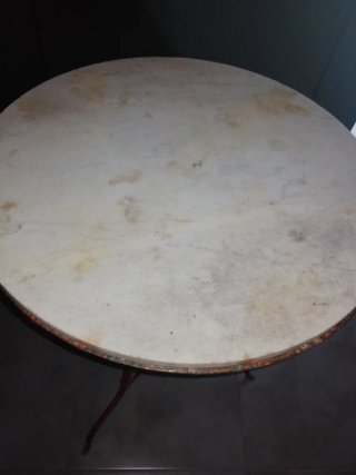 Tavolo da bar in ferro e marmo rosso