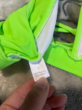 Parte de arriba bikini verde neón