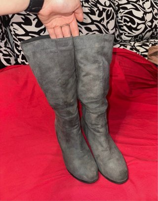 Botas altas grises con cuña