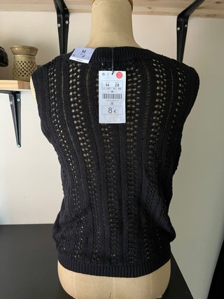Top de punto negro sin mangas