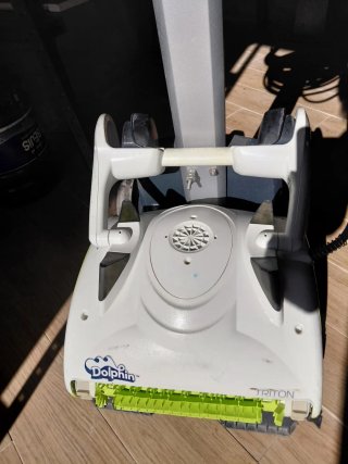 Robot Limpiafondos Piscina Dolphin Triton