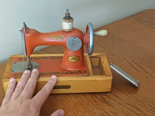 Máquina de coser infanti antigua URSS
