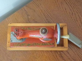 Máquina de coser infanti antigua URSS
