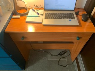 Escritorio madera y azul