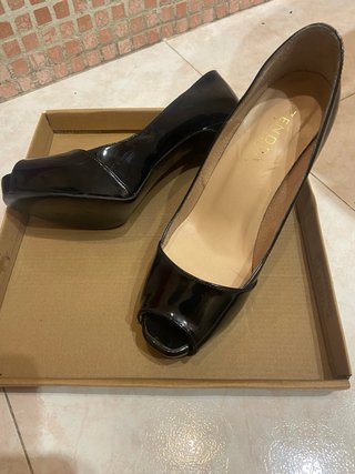 ZENDRA Zapatos de tacón negros peep toe
